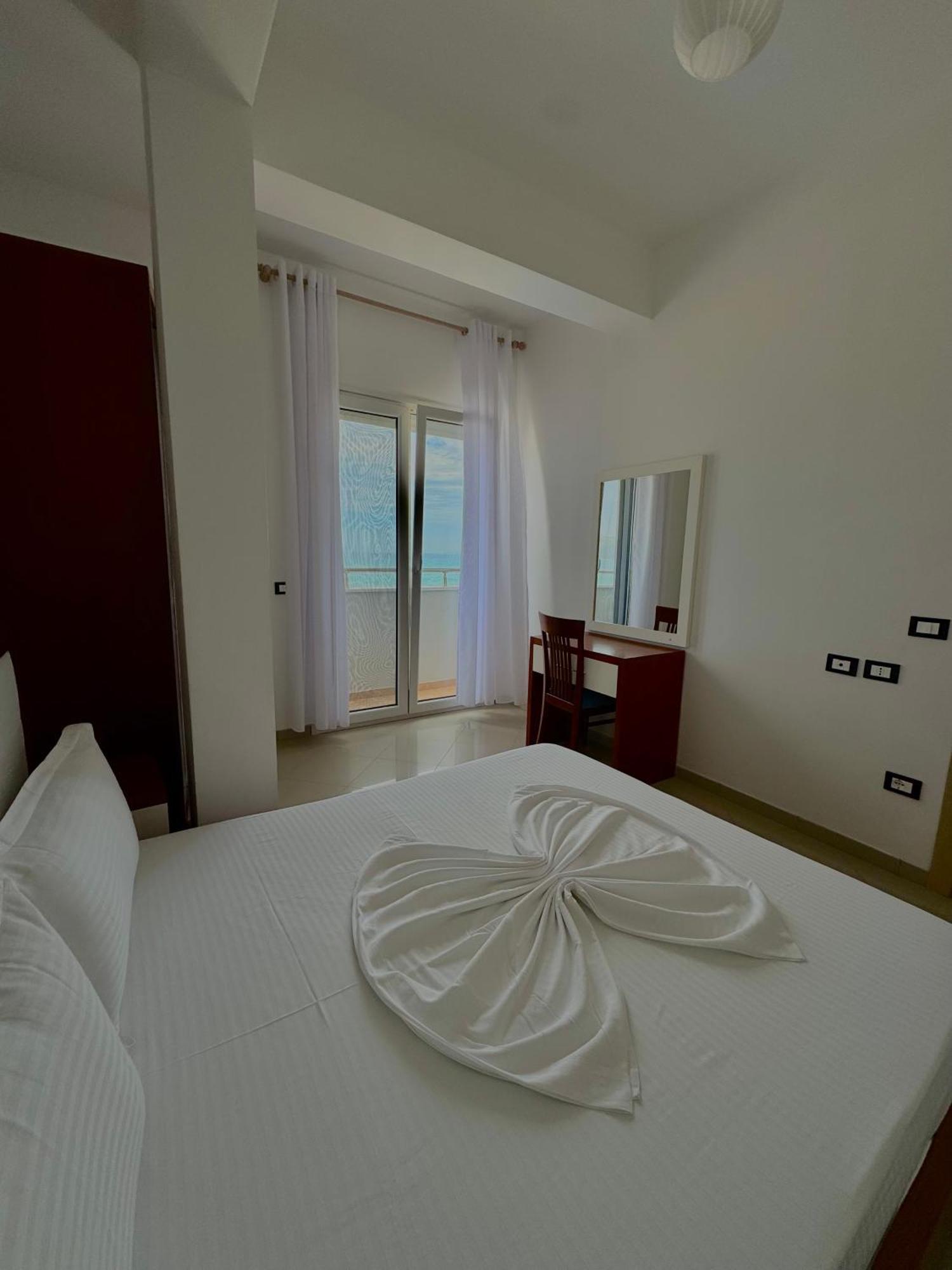 Blue Paradise Hotel Orikum Extérieur photo