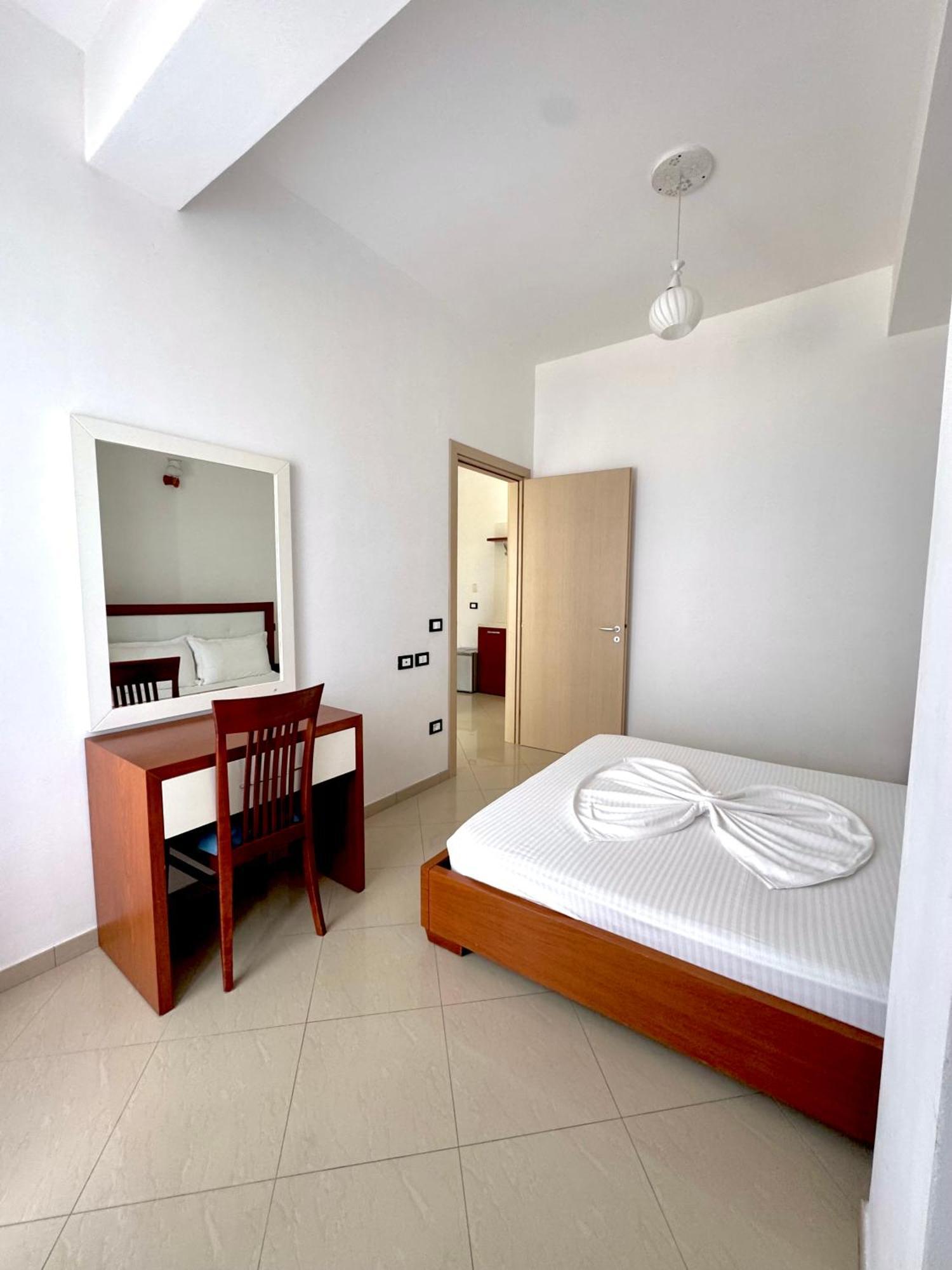 Blue Paradise Hotel Orikum Extérieur photo